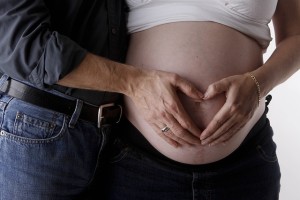 pregnant-women-395151_640