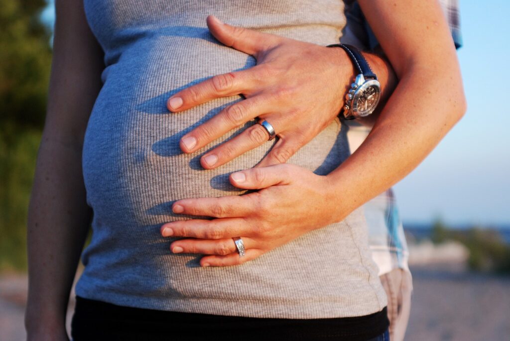 pregnancy, hands, woman-792742.jpg